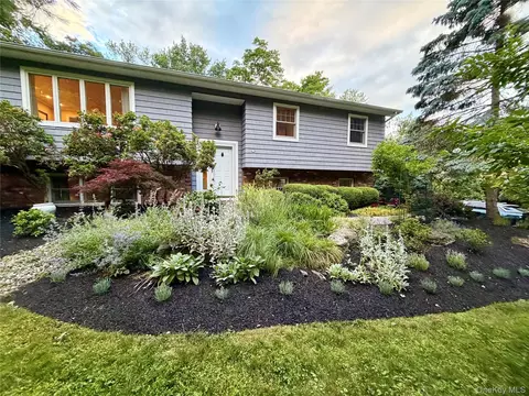 94 Hess Rd, Clarkstown, NY 10989