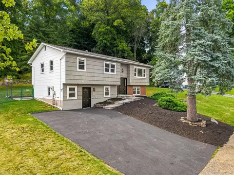 6 May Ct, Stony Point, NY 10980