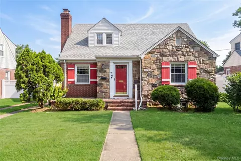 637 Stratford Rd, Baldwin, NY 11510