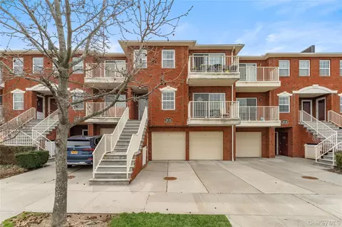 12206 Powells Cove Blvd #132, College Point, NY 11356