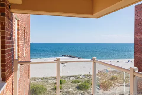 370 W Broadway #5W, Long Beach, NY 11561