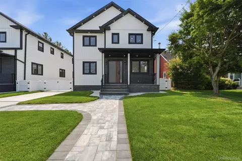 22 Surrey Ln, Valley Stream, NY 11580