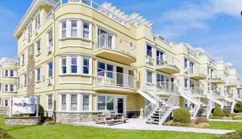 180 Beach 101 St #3A, Rockaway Park, NY 11694