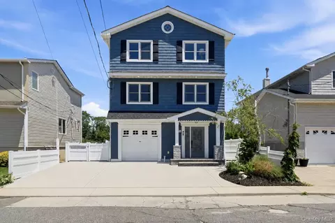 35 Redfield Rd, Island Park, NY 11558