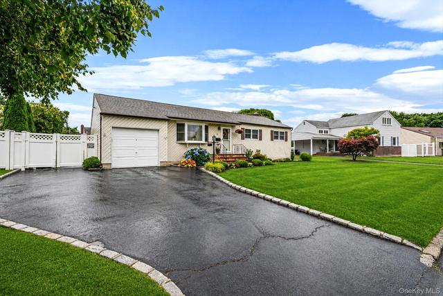6 Elwin Pl, East Northport, NY 11731