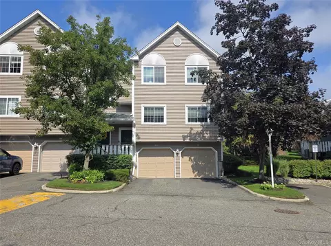 99 Eagle Ridge Way, Clarkstown, NY 10954