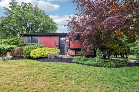 18 Pippen Pl, Clarkstown, NY 10956