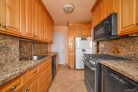 136-43 71st Rd, Flushing, NY 11367 photo 7
