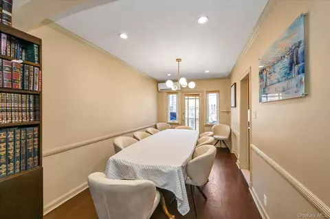 136-43 71st Rd, Flushing, NY 11367 photo 5
