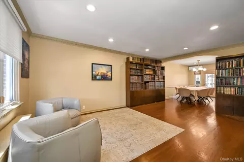 136-43 71st Rd, Flushing, NY 11367 photo 4