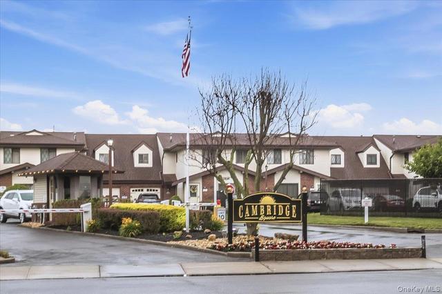 62 Cambridge Dr W, Copiague, NY 11726