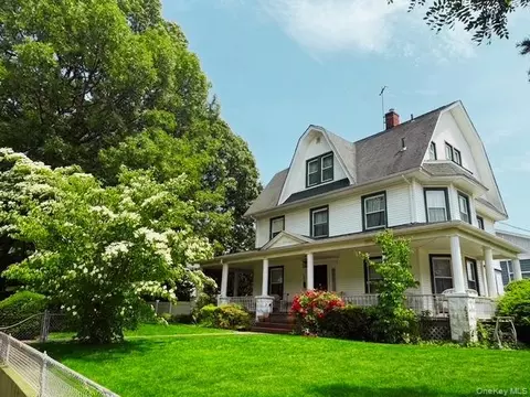 169 S Park Ave, Rockville Centre, NY 11570
