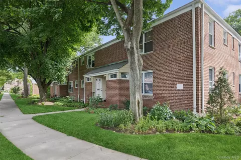 43 Edwards St #1-B, North Hempstead, NY 11577