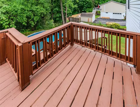 Exterior - 7 Colleen Ln, Wallkill, NY 12589 photo 9 of 16
