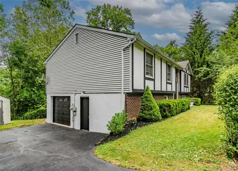 Exterior - 7 Colleen Ln, Wallkill, NY 12589 photo 8 of 16