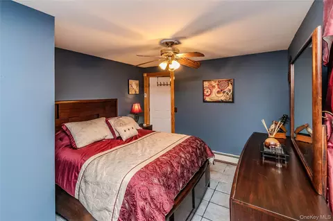 Bedroom - 7 Colleen Ln, Wallkill, NY 12589 photo 4 of 4