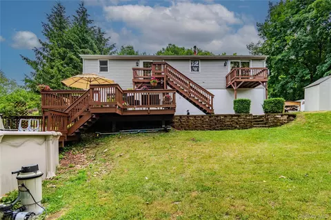Exterior - 7 Colleen Ln, Wallkill, NY 12589 photo 15 of 16