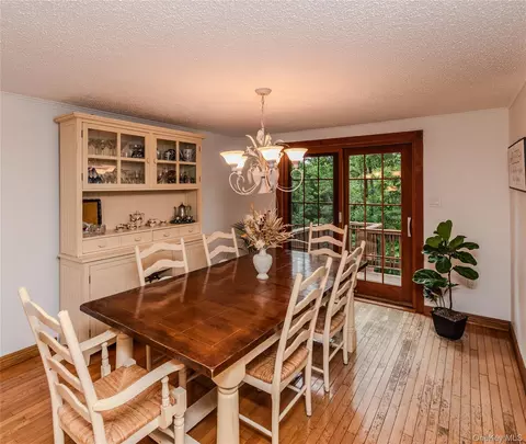 Dining - 7 Colleen Ln, Wallkill, NY 12589 photo 2 of 4