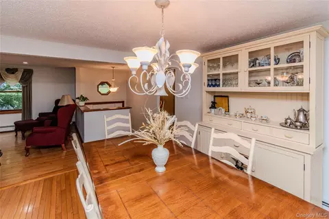 Dining - 7 Colleen Ln, Wallkill, NY 12589 photo 3 of 4