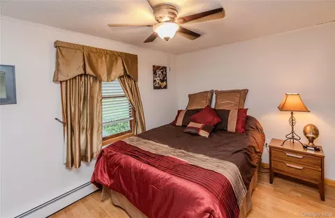 Bedroom - 7 Colleen Ln, Wallkill, NY 12589 photo 3 of 4