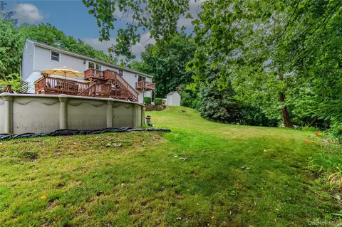 Exterior - 7 Colleen Ln, Wallkill, NY 12589 photo 14 of 16