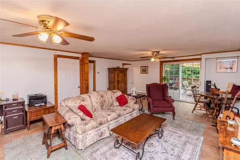Living - 7 Colleen Ln, Wallkill, NY 12589 photo 3 of 3