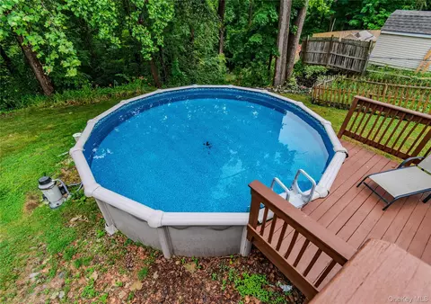 Exterior - 7 Colleen Ln, Wallkill, NY 12589 photo 5 of 16