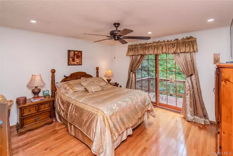 Bedroom - 7 Colleen Ln, Wallkill, NY 12589 photo 2 of 4