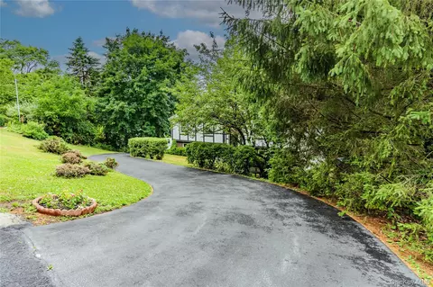 Exterior - 7 Colleen Ln, Wallkill, NY 12589 photo 13 of 16