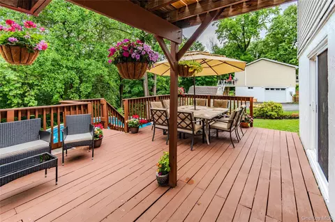 Exterior - 7 Colleen Ln, Wallkill, NY 12589 photo 2 of 16