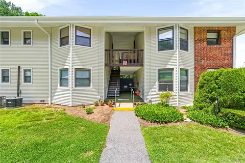 27 Walden Ct #J, Yorktown, NY 10598