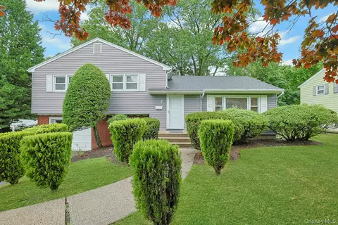 7 Stewart Pl, Ramapo, NY 10977