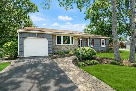 220 Terry Blvd, Holbrook, NY 11741