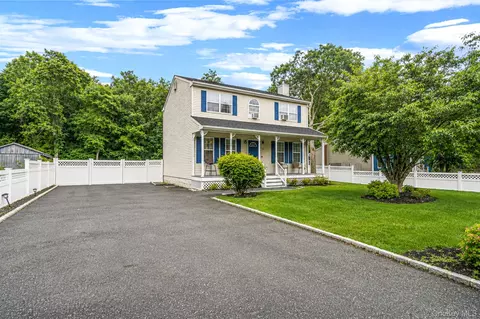 19 Golden Gate Dr, Shirley, NY 11967