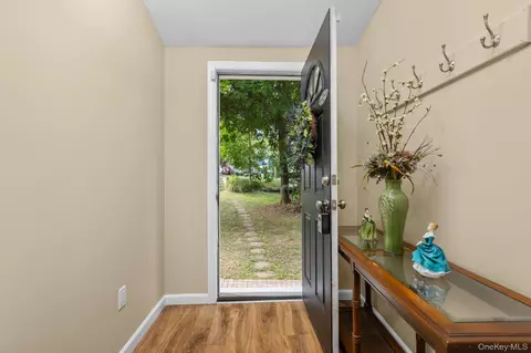 Entry Way - 10 Batavia Rd, Patterson, NY 12563 photo 1 of 2