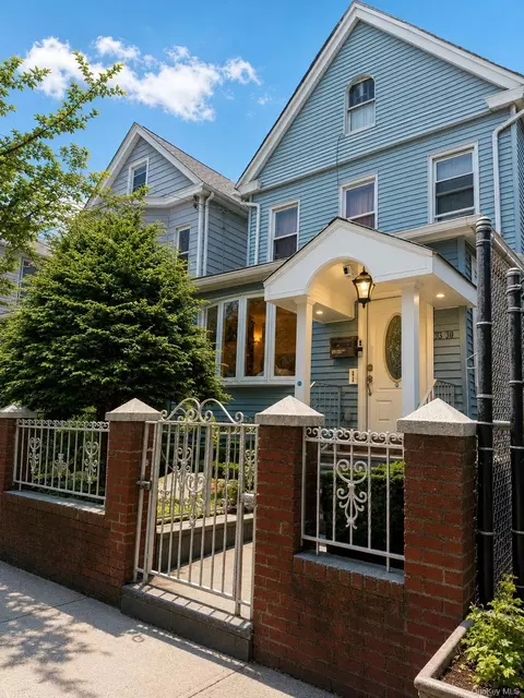 3330 97th St, New York, NY 11368