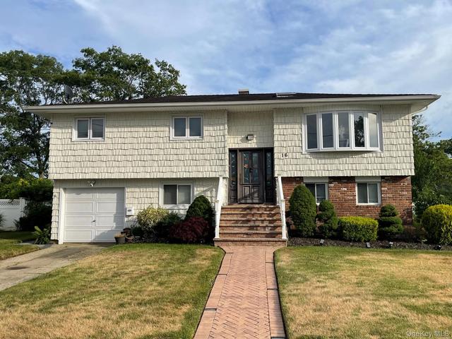 16 Espie Ln, North Babylon, NY 11703