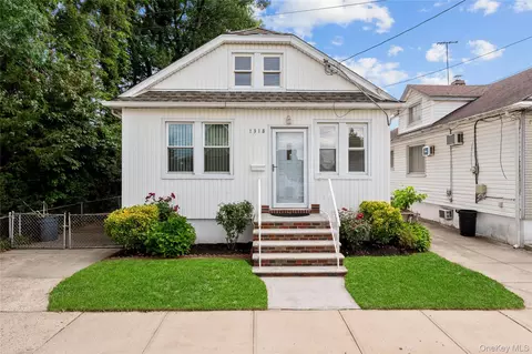 1318 Scimitar Ave, Elmont, NY 11003