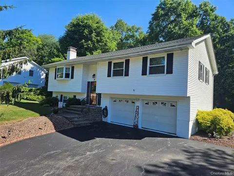 20 Kendell Dr, Wappinger, NY 12590