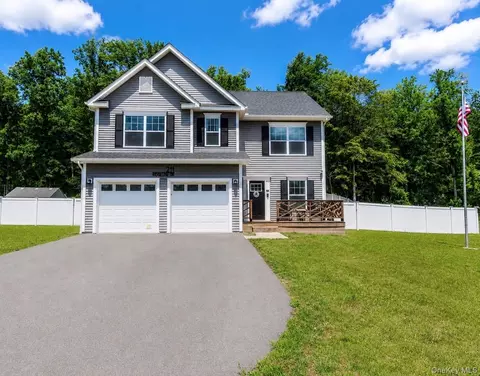 211 Ridgeline Dr, Poughkeepsie, NY 12603