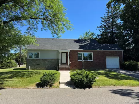 25 Alta Pkwy, Mount Vernon, NY 10552