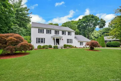 16 Hearthstone Cir, Greenburgh, NY 10583