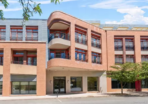 45 Main St #3K, Greenburgh, NY 10706