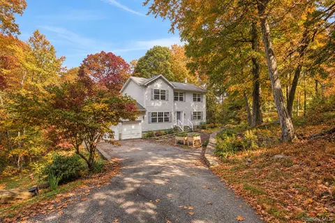 45 Willow Lake Dr, Holmes, NY 12531