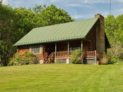 129 Elk Point Rd, Livingston Manor, NY 12758