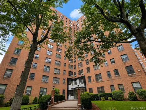 9905 63rd Dr #9C, Rego Park, NY 11374