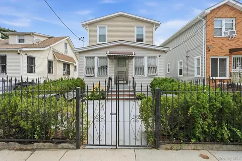 111-35 166th St, Jamaica, NY 11433