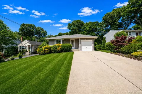 390 Blue Point Rd, Farmingville, NY 11738