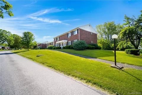 44 Manor Dr #44, Cornwall, NY 12518 photo 3