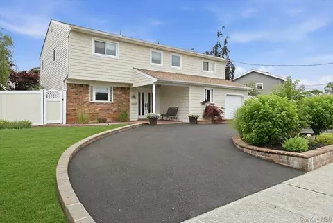 2461 Riviera Ln, Bellmore, NY 11710